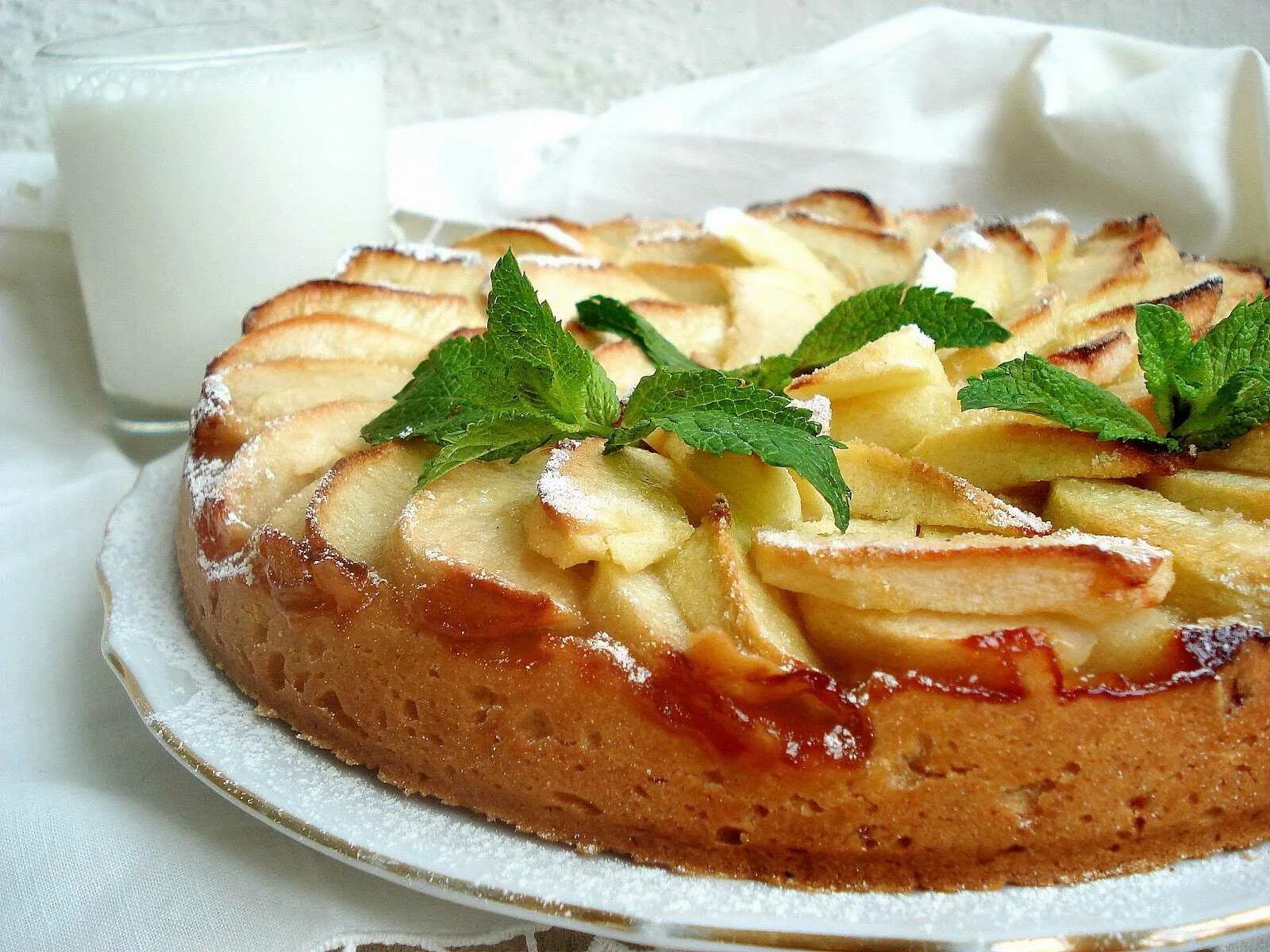 Рецепт вкусного быстрого пирога с яблоками. Лионский яблочный пирог. красивая шарлотка с яблоками. английский яблочный пирог. яблочный пирог в англии.