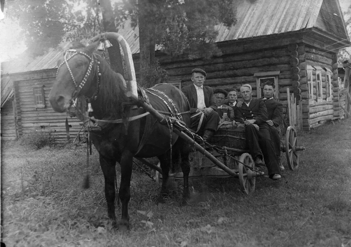 Проводы на войну в деревне. Чуваши в повозке. Проводы в армию в деревне. Проводы в рекруты обряд.