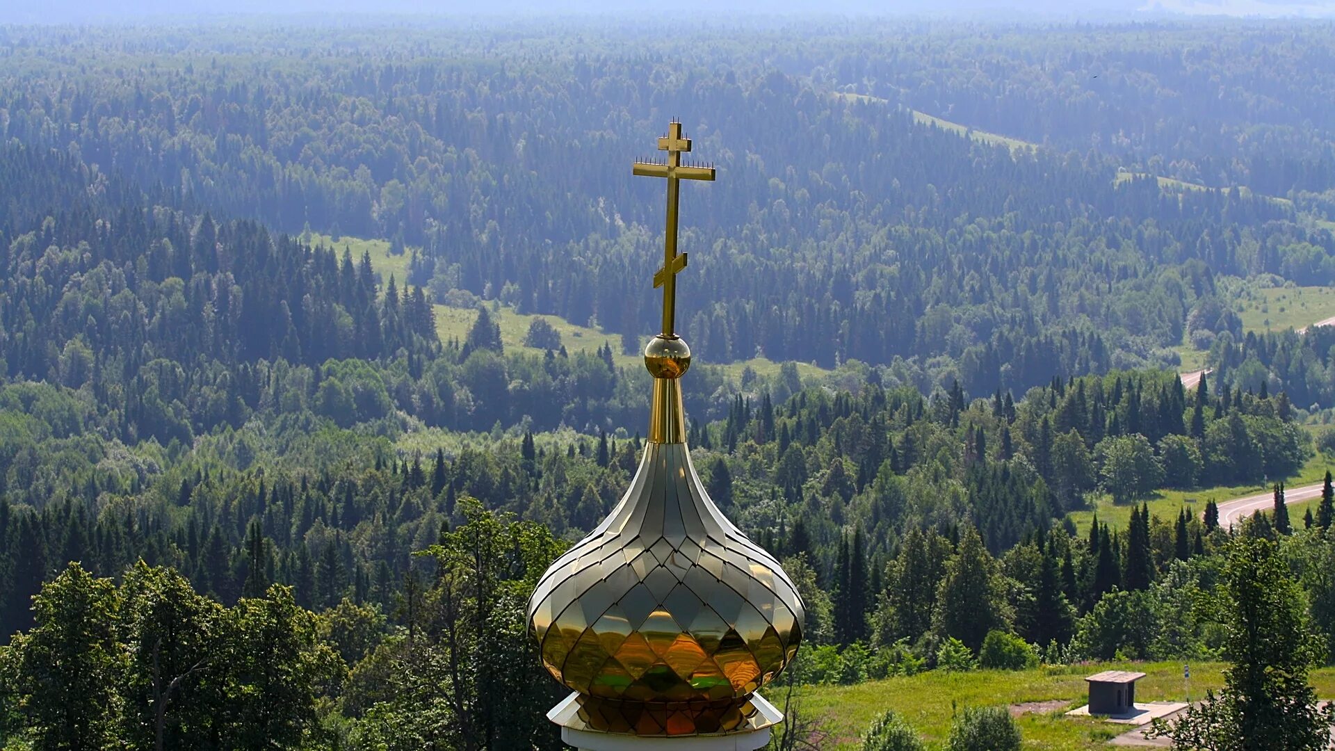 Православный рабочий стол. Горы храм Православие Россия. Купол церкви. Храм природа. Купола храмов.