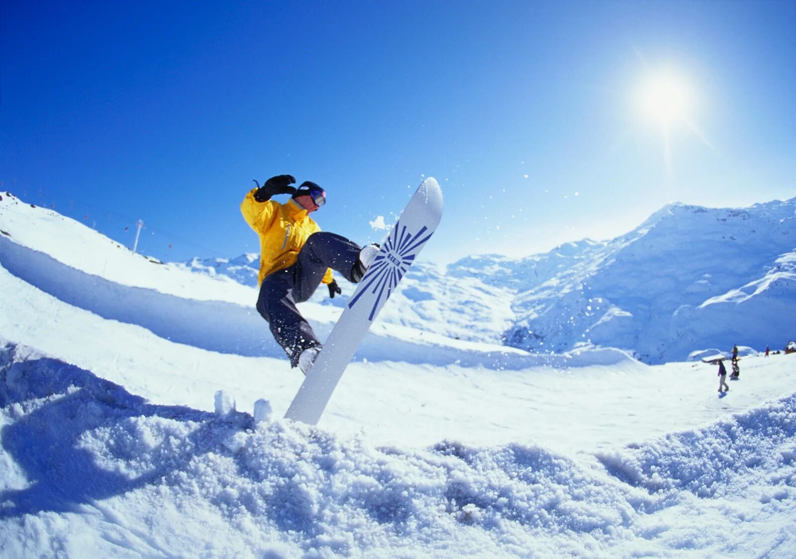 Snowboarding sport. Сноубординг. Горы сноуборд. Сноубордист в горах. Катание на сноуборде.