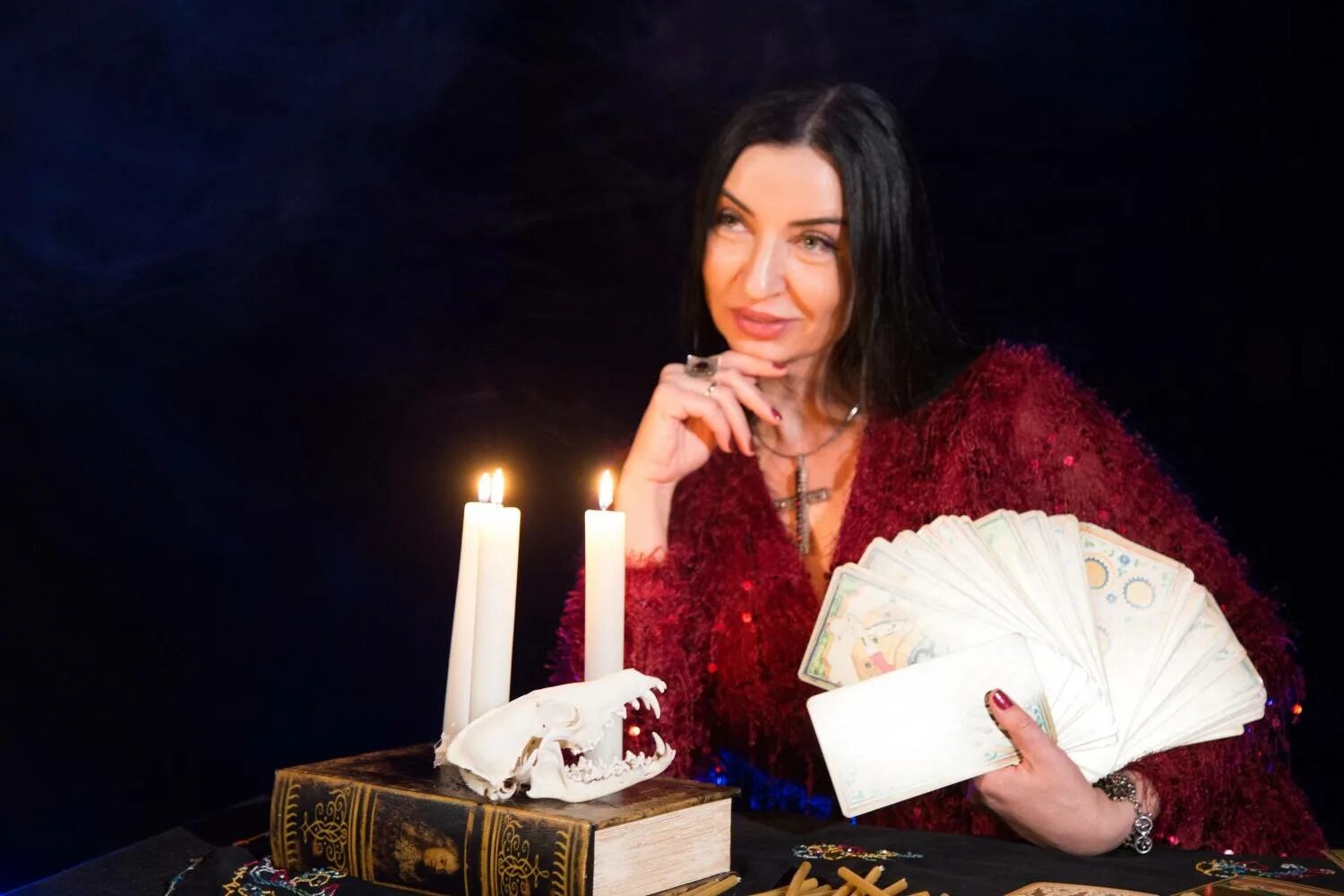 лидия мельникова гадалка сериал. гадалка цыганка сериал. сериал гадалка на тв3. лилия хант таролог. бабушка ясновидящая.