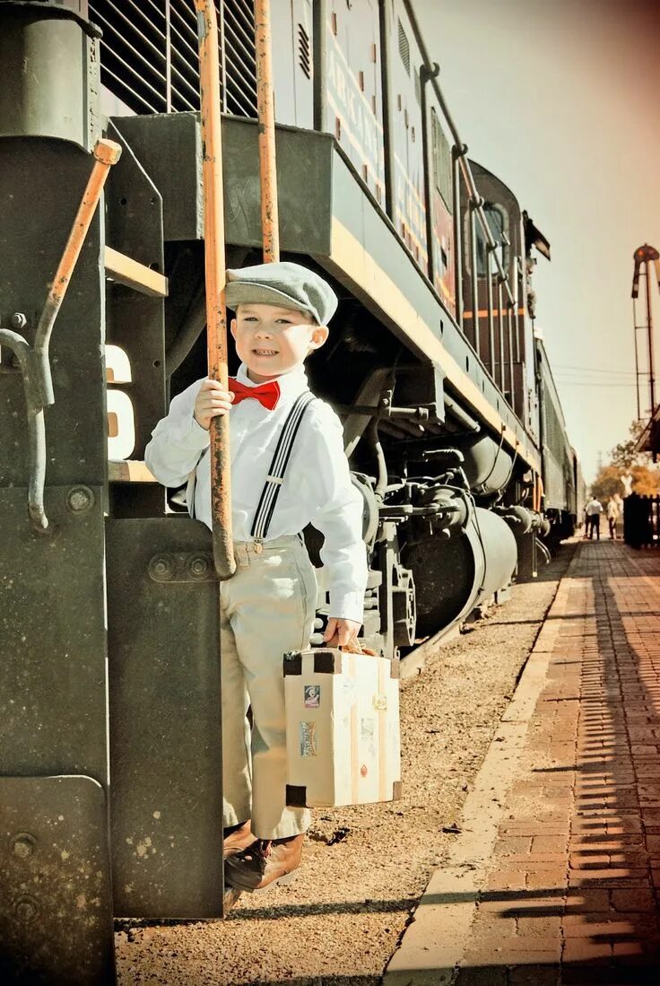 Дети железнодорожники. Про поезда для мальчиков. Vintage Train железная дорога. Поезд фото для детей.