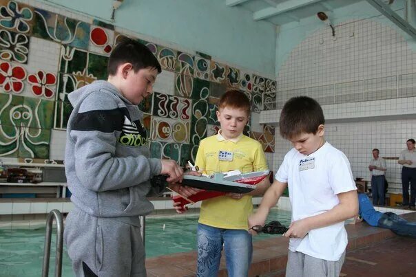 Омская областная станция юных техников. Станция юных техников Омск. Клуб юных техников. Детский дом четверка. Детский дом 4 Омск.