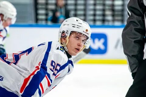 Сколько лет александру морозову
