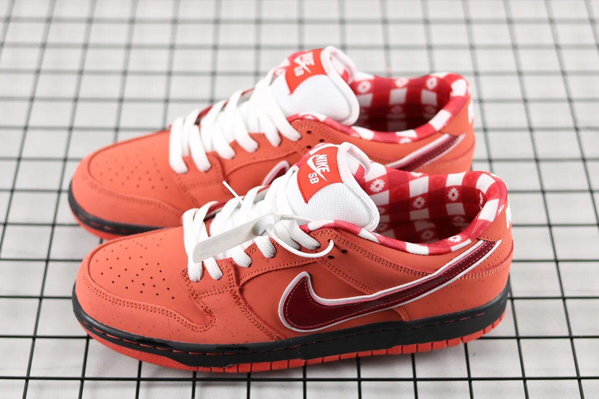 Найк лобстер. Nike SB Dunk Red Lobster. Nike SB Dunk Low Lobster. Nike SB Dunk Low Red Lobster. Nikesb Dunk Low Lobster.