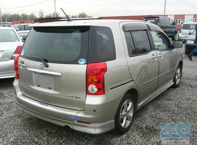 Тойота раум 2003. Toyota raum 2003. тойота раум 2003 года. спойлер тойота раум 2003.