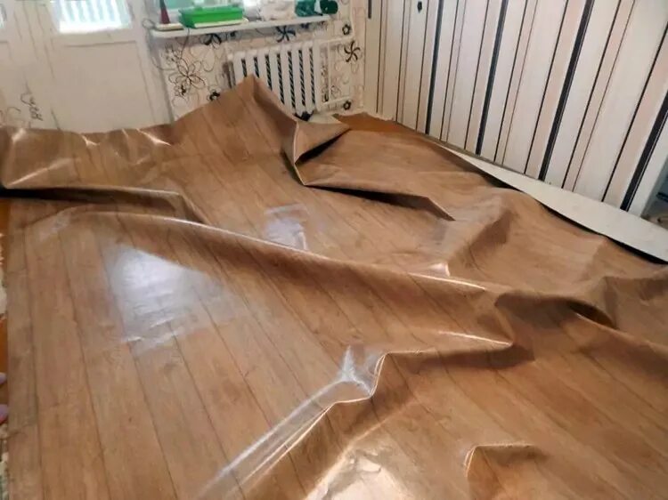 Сколько вылеживается линолеум. Прикольный линолеум. рваный линолеум. укладка линолеума. стелить линолеум.