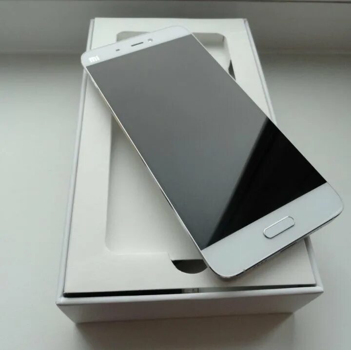 как можно спрос ми 5 видео. Xiaomi mi 5 white. Xiaomi mi 5 64. Xiaomi mi5 белый. Xiaomi mi 5.