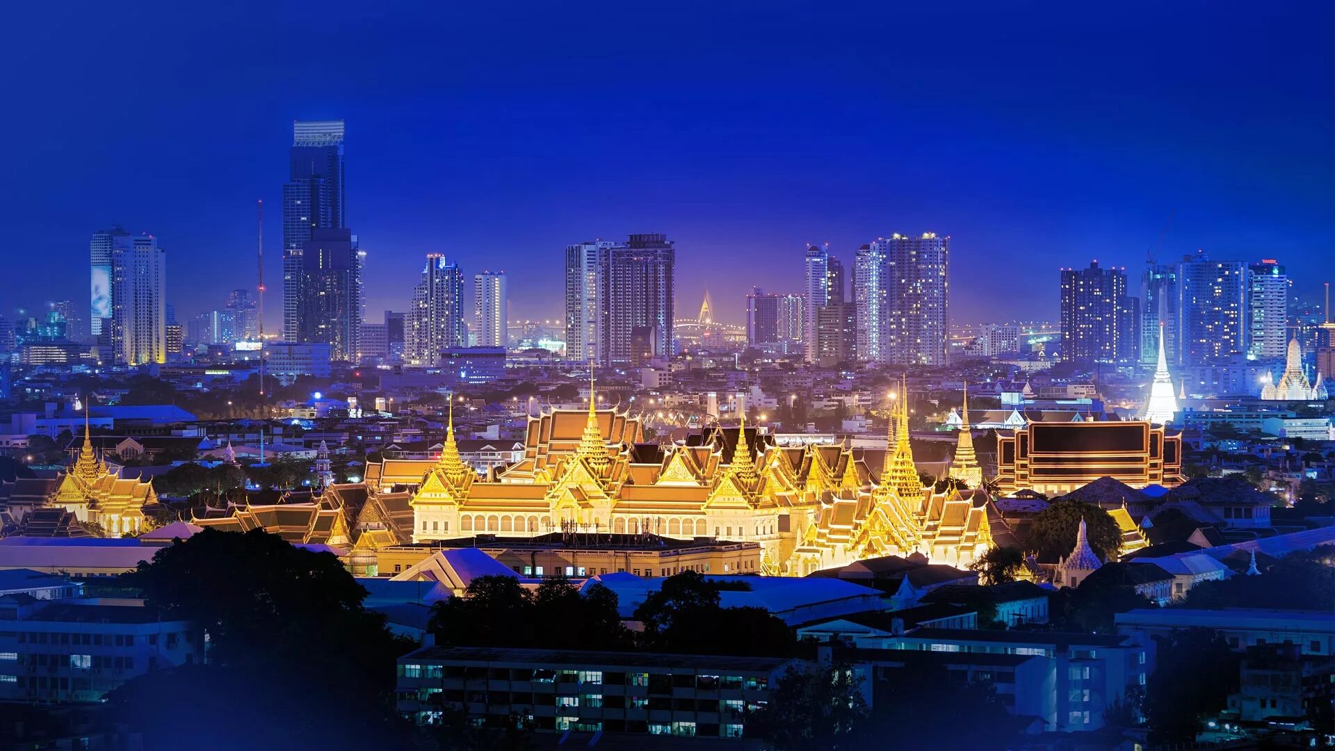 Бангкок вечером. Гранд Палас Бангкок. Большой дворец (the Grand Palace)Бангкок. Бангкок золотой дворец. Дворец короля Сиама.