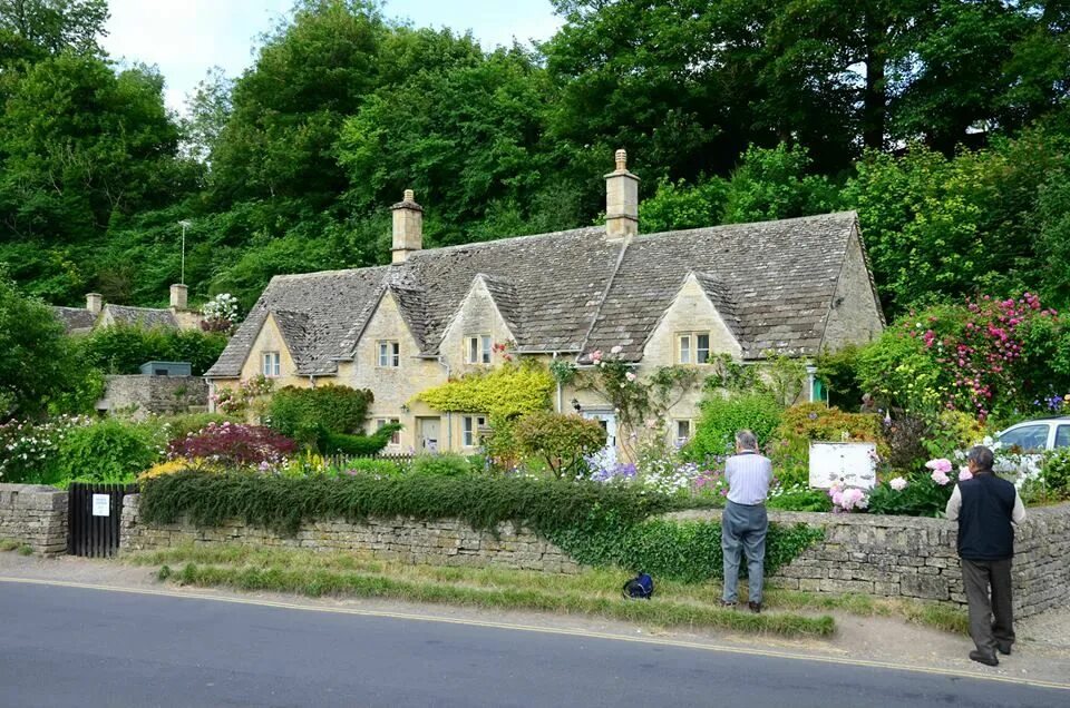 Towns in england. Деревня Бибури Англия. Бибери деревня в Англии. Усадьба Аблингтон в Бибери. Деревня Бибери фотографии.