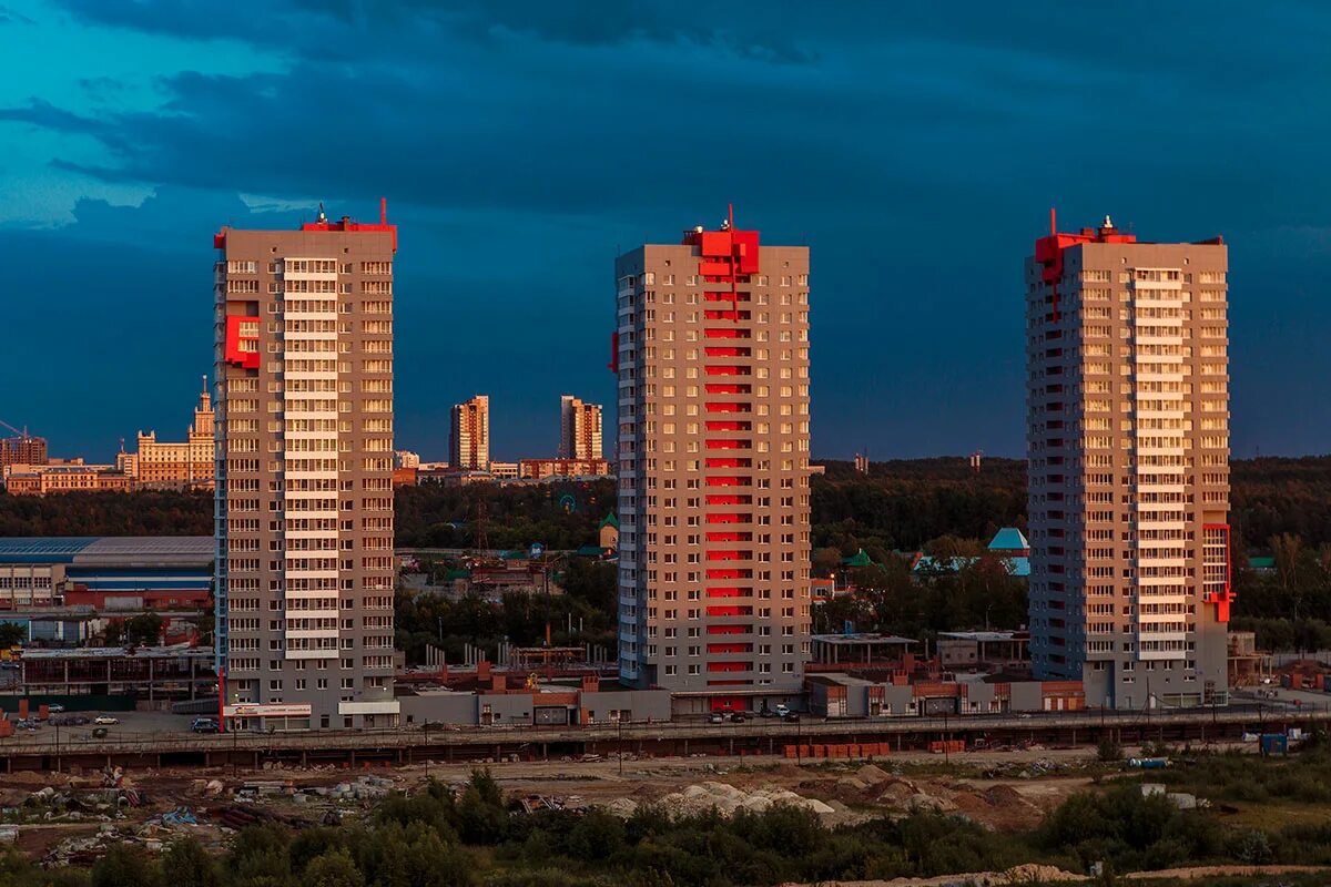 Жк манхэттен челябинске. Комплекс Манхеттен Челябинск. ЖК Манхэттен Челябинск Манхэттен. Манхеттен здание Челябинск. ЖК Манхеттен Челябинск 2023.