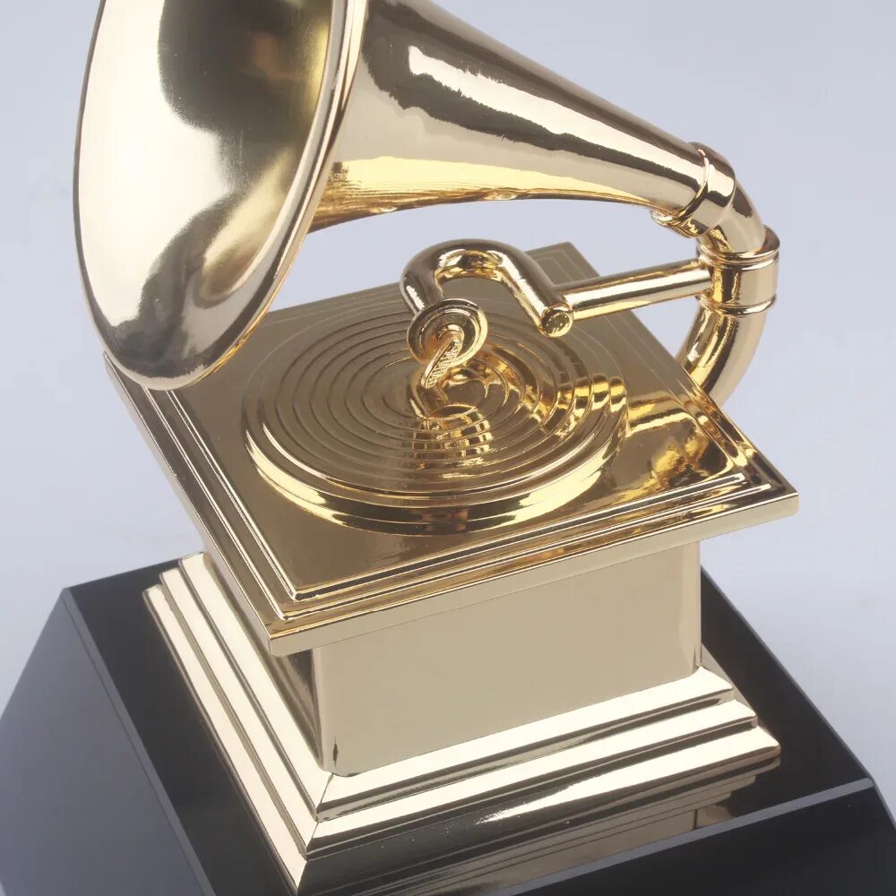 Премия Грэмми граммофон. Грэмми (Grammy) статуэтка. Грэмми 1960. 28 Статуэток Грэмми.
