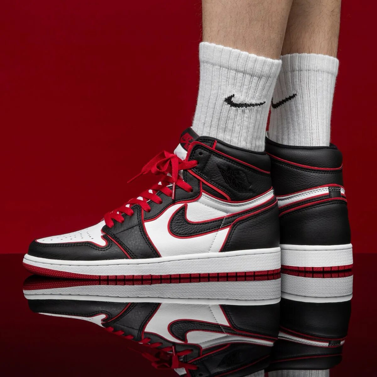 Jordan high. Nike Air Jordan 1 Retro High Bloodline. Nike Air Jordan 1 Retro Bloodline. Nike Air Jordan 1 Bloodline. Nike AJ 1 Bloodline.