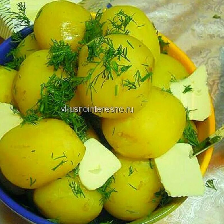 картошка со сливочным маслом. вареный картофель. вареный картофель. картошка со сливочным маслом. картошка жареная в молоке на сковороде.