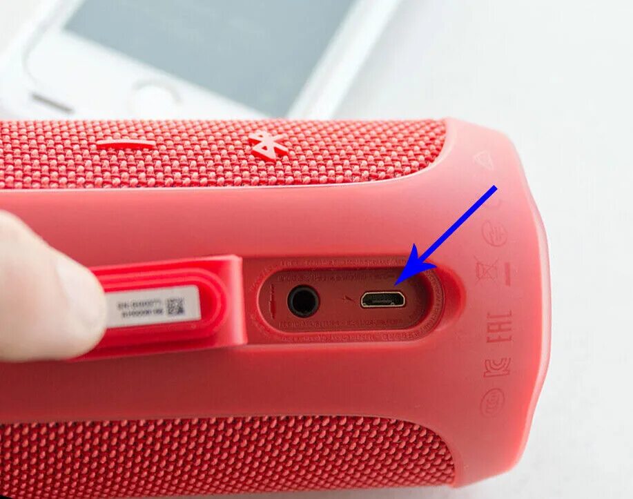 Как заряжать колонку без гнезда зарядки. Jbl flip 4 разъемы. jbl charge 4 разъемы. jbl flip 4 разъем зарядки. разъем jbl charge 3.