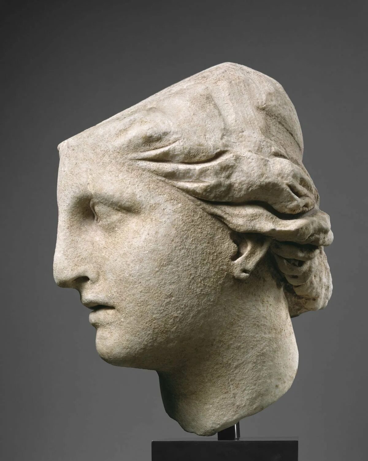 Джованна батисто ламборди. Антиной с виллы мондрагоне. Афродита милосская голова. Афродита скульптура профиль. Римский нос.