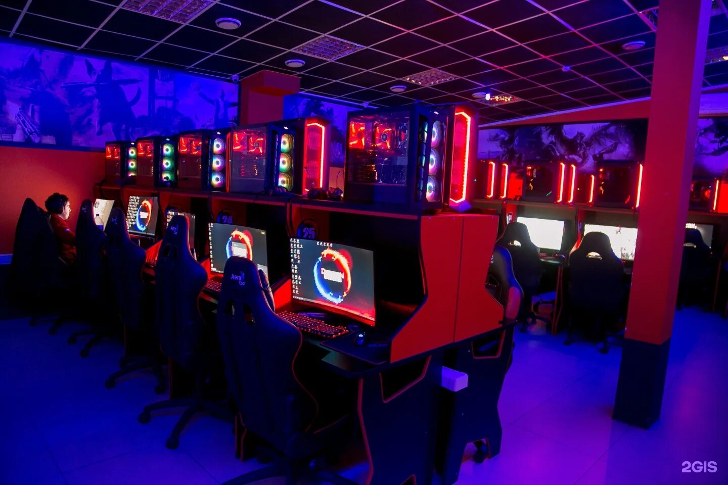 Гипер клуб. Уфа cyber zone компьютерный клуб. игровой компьютерный клуб. крутой игровой клуб. дизайн компьютерного клуба.