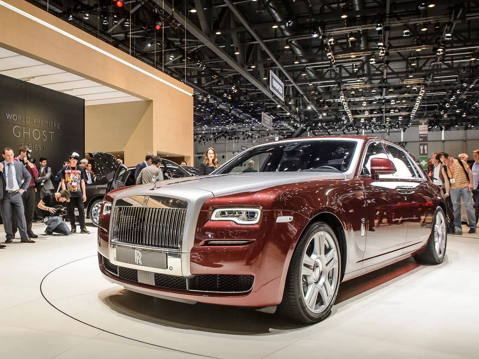 Rolls royce phantom 2003. Самый крутой роллс ройс. Mercedes-benz maybach exelero. Бентли континенталь 2000. Роллс ройс седан.