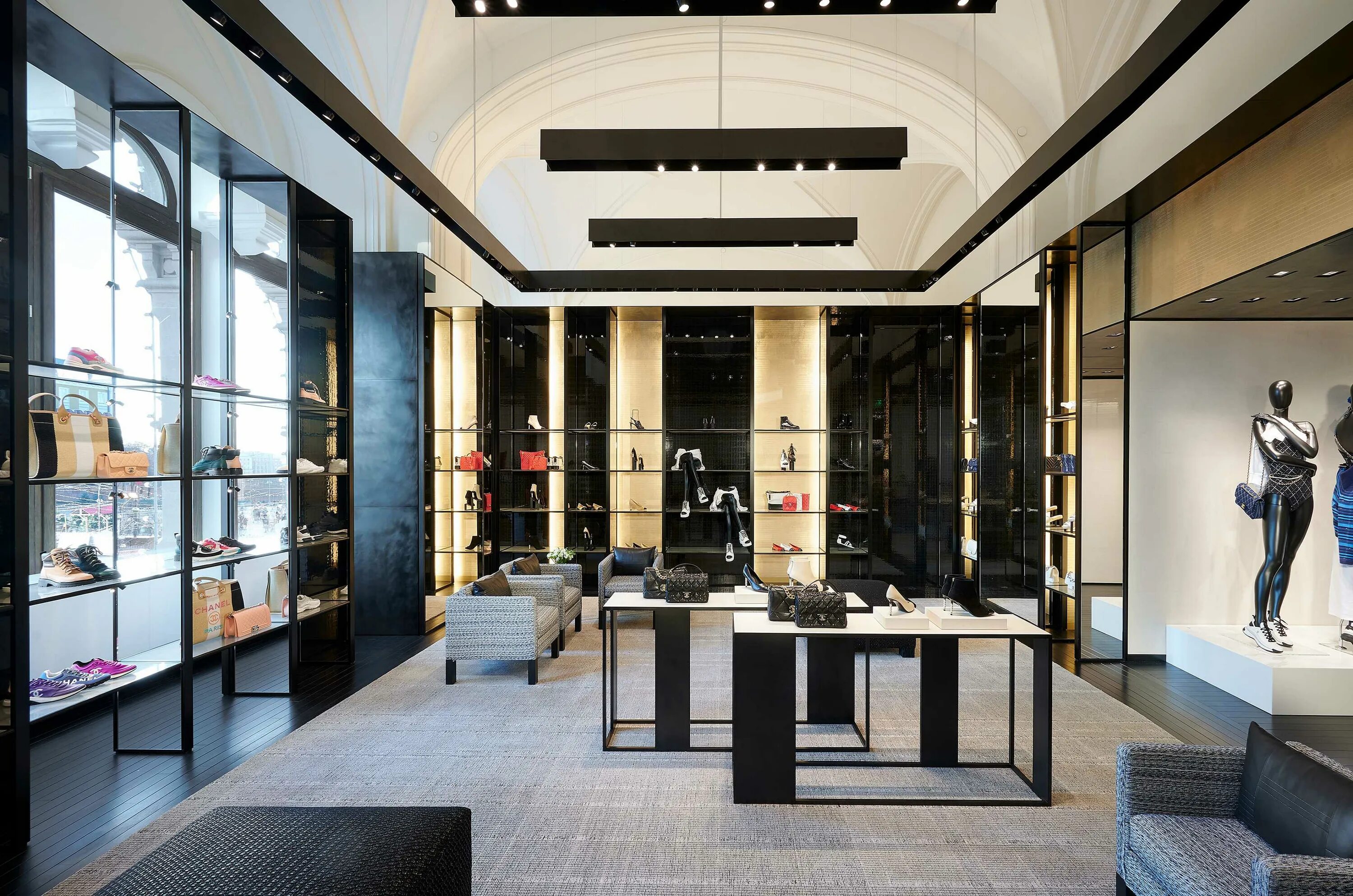 T boutique. Шанель ГУМ. Бутик Chanel ГУМ. Шанель Петровка 7. Бутик Коко Шанель.