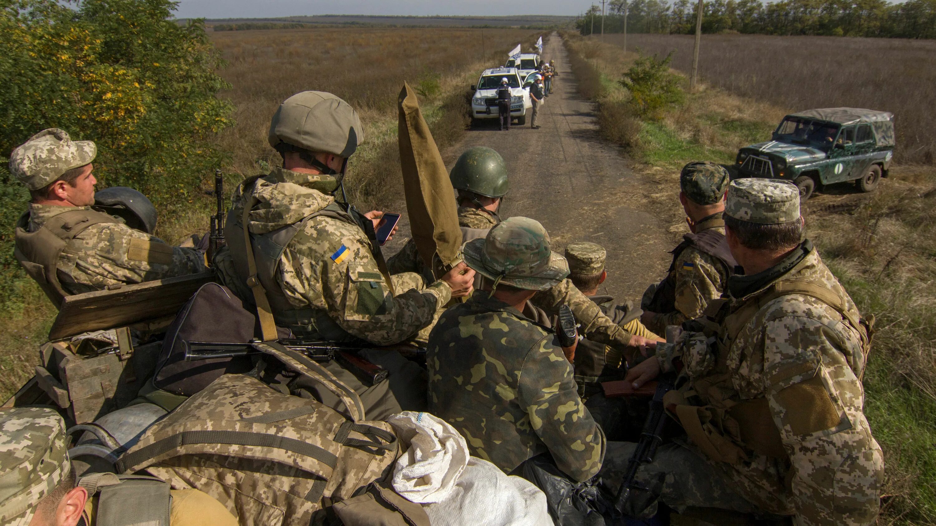 Украинцы отступают. Украинские военные. ВСУ Украины. Украинская армия отступает. ВСУ на Донбассе.