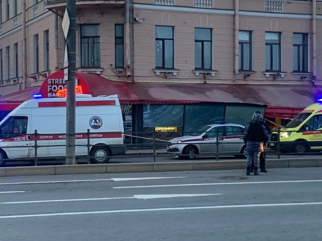 Взрыв в Петербурге Университетская. Оцепление. Взрыв в кафе на Васильевском острове.