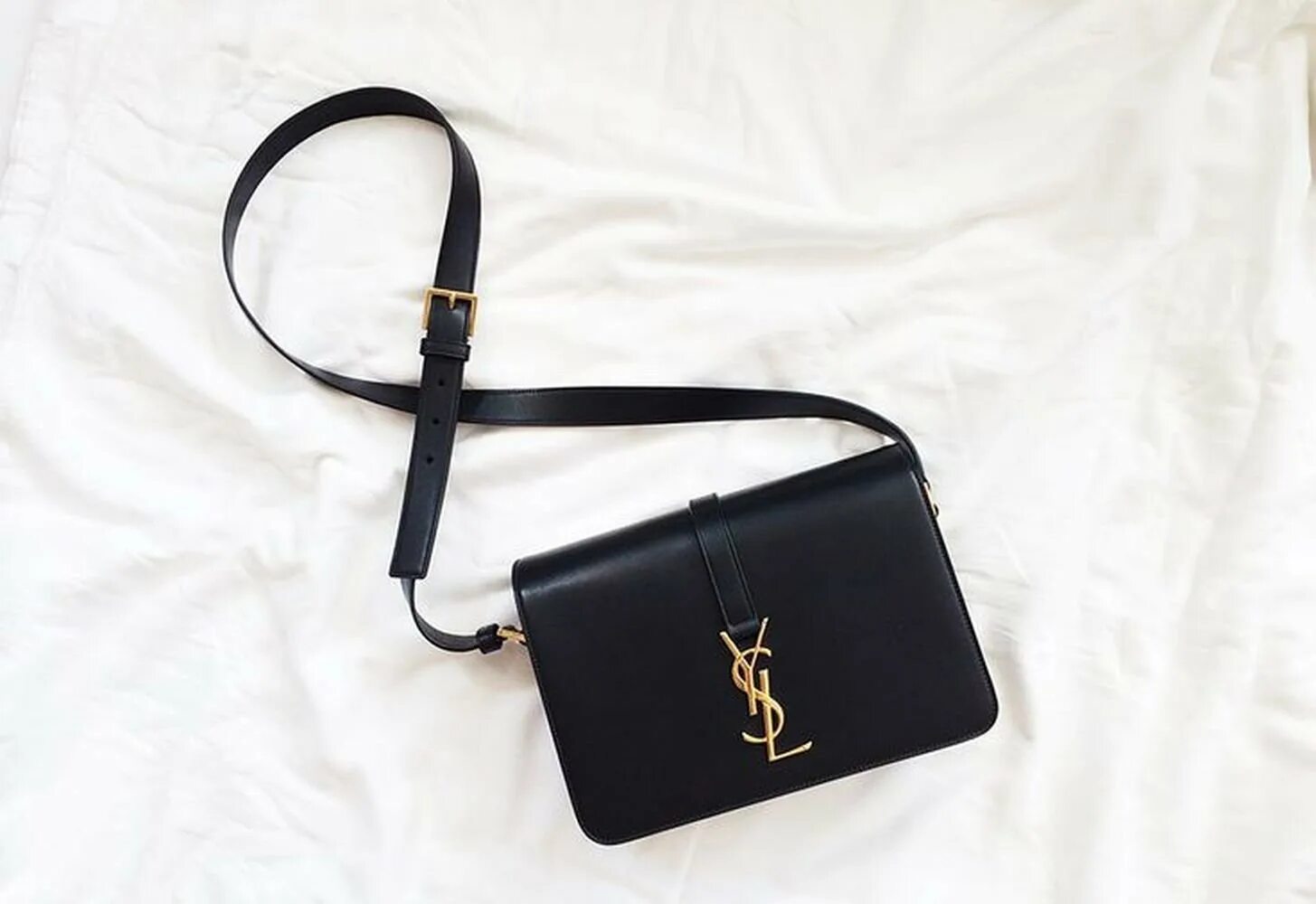 Подводка yves saint laurent. Духи ив сен лоран женские либре. Сумка ив сен лоран 2022. Сумка ysl loulou. Yves saint laurent сумка хобо.