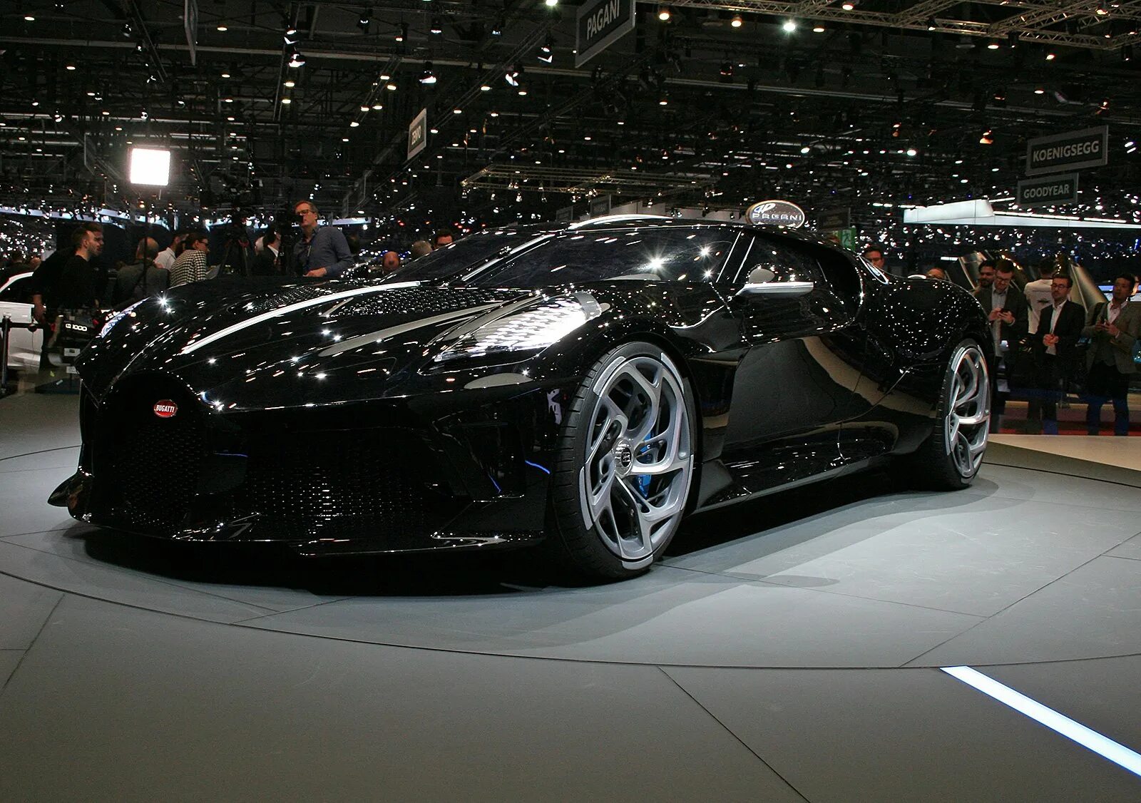 Бугатти Блэк Нуар. Бугатти 2020 Нойре. Bugatti la voiture noire черная. Bugatti Chiron noire. Bugatti black