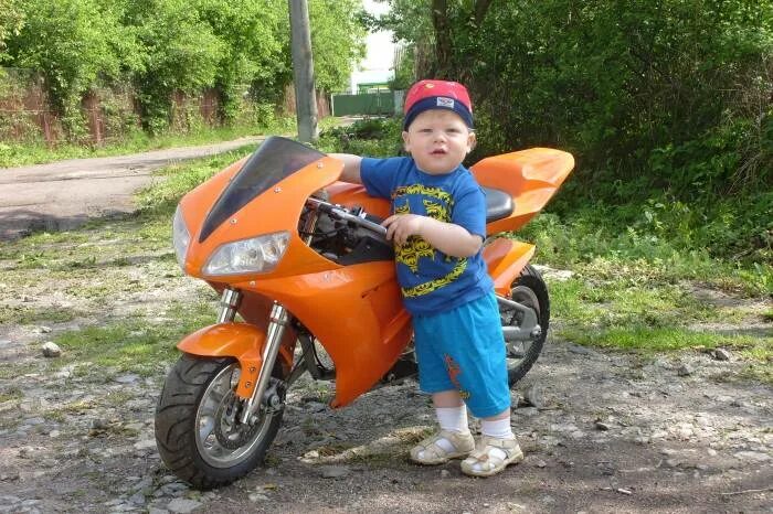 Включи мопед. Мотоцикл для 5 лет. Настоящий мотоцикл для детей. Маленький мотоцикл для детей. Маленький мопед для детей.