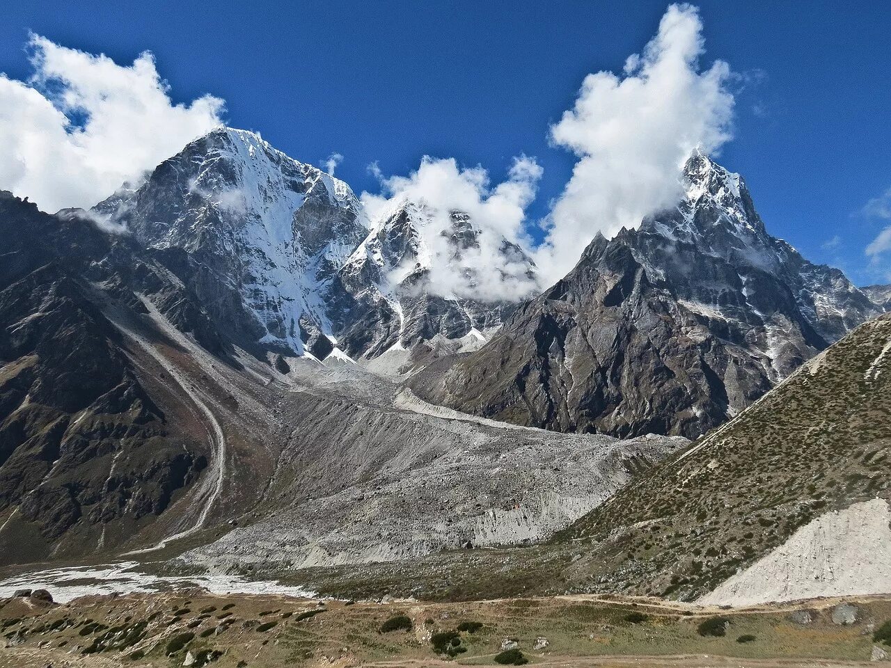 Самая высокая горная страна в мире. Гималаи Эверест Джомолунгма. Эверест, Непал/Тибет. Непал Эверест. Гора Эверест (Джомолунгма). Гималаи.