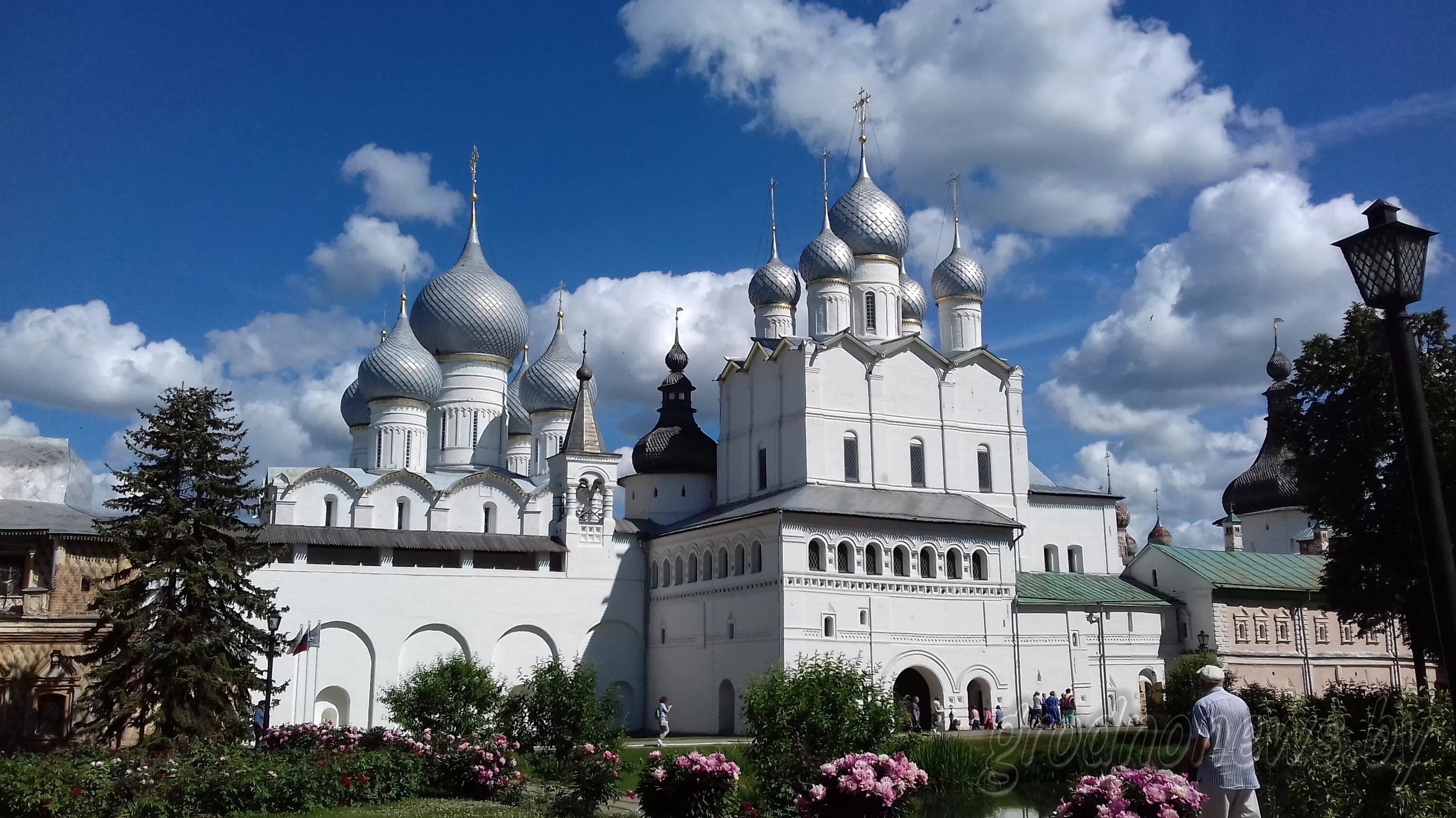 Золотое кольцо россии из спб. Троице Сергиевский монастырь в Ростове Великом. Архиерейский двор Ростов Великий. Троицкий монастырь Сергия Радонежского. Троицкий монастырь Суздаль.