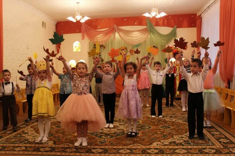 Утренник в детском саду осень. Праздники осенью. Осенняя музыка для танца в детском. Осенний праздник в школе для 5-7 классов. Осень дс 149 видео.
