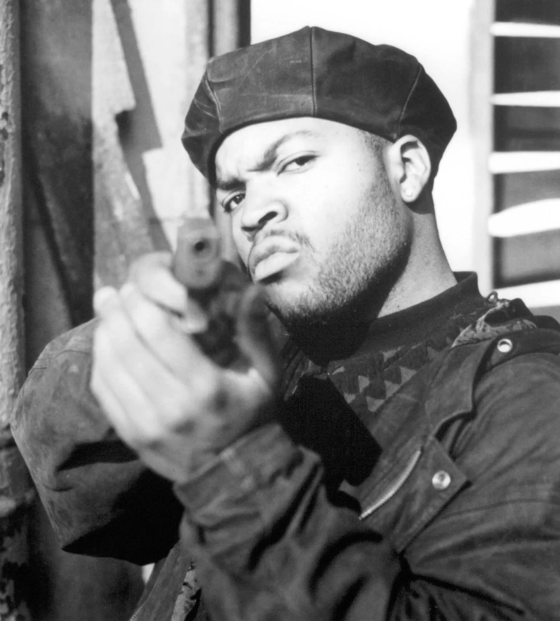 Ice cube freestyle whoa. Ice cube 90s. ice cube в 90х. айс кьюб молодой. ice cube в молодости.