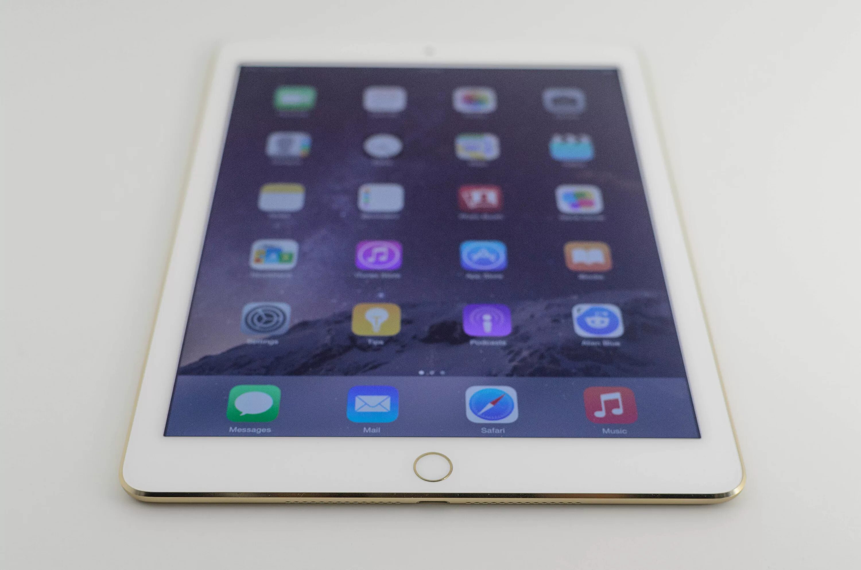 Ipad air обзоры. Apple IPAD Air 2. Планшет IPAD Air 2. Айпад АИР 2 2014. IPAD Air m1.