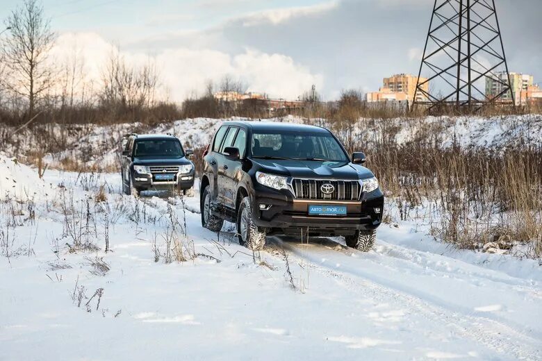 Что лучше прадо или паджеро. Паджеро 4 и прадо 150. Toyota land cruiser vs mitsubishi pajero. Паджеро 2 и прадо. Паджеро 150.