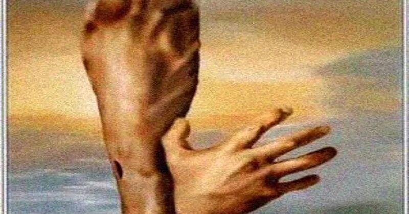 Мы в руках Бога. Не сократилась рука Господня. Бог держит тебя за правую руку. Судьба в руках Бога а выбор в твоих руках.