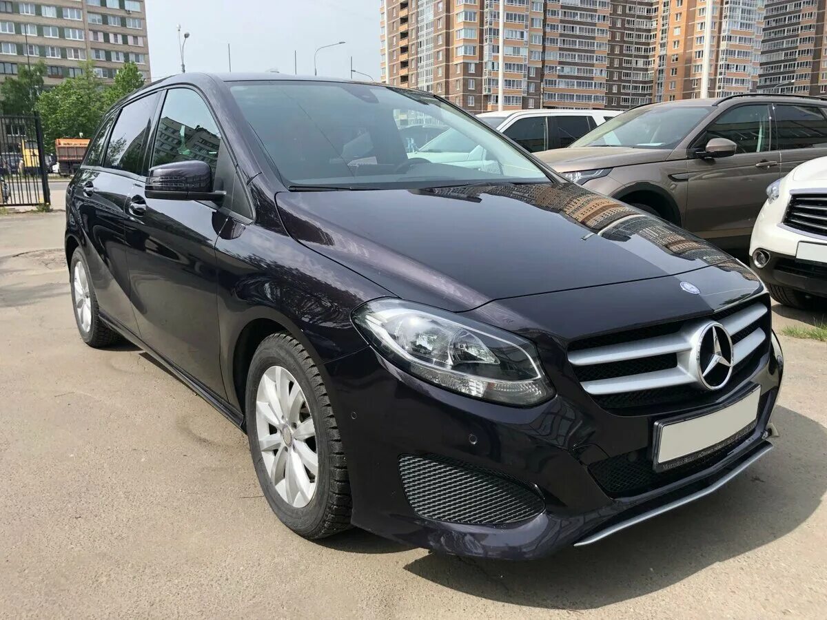 Класс отзывы 2023. Мерседес с 180 черный. Mercedes b180 2017. Мерседес а 180 2014 седан. Мерседес а 180 2015 черный цвет.