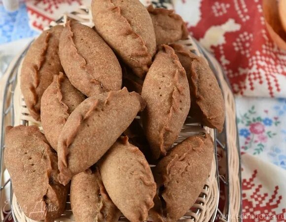 Пироги из цельнозерновой муки. Выпечка. Пироги из ржаной муки. Пироги ржаные с капустой. Ржаная мука пирожки рецепты.