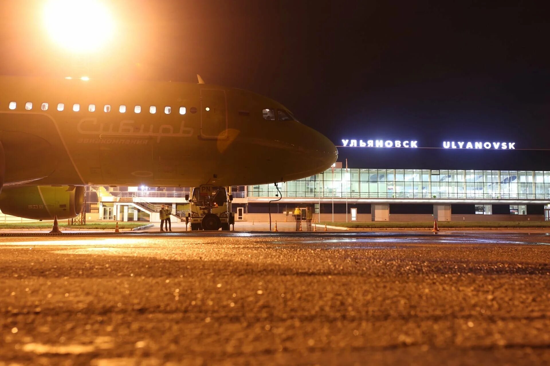 Самолеты ульяновск баратаевка. Аэропорт карамзина ульяновск. Самолет ульяновск сегодня. Самолет ульяновск сегодня. М.