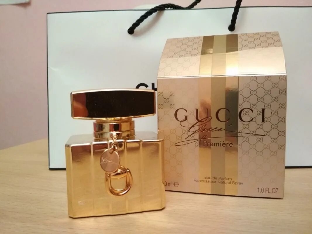 Гуччи премьер духи. Gucci Premiere (l) 30ml EDP. Духи гуччи Premiere. Гуччи золотые. Духи в золотой коробке Гучи.