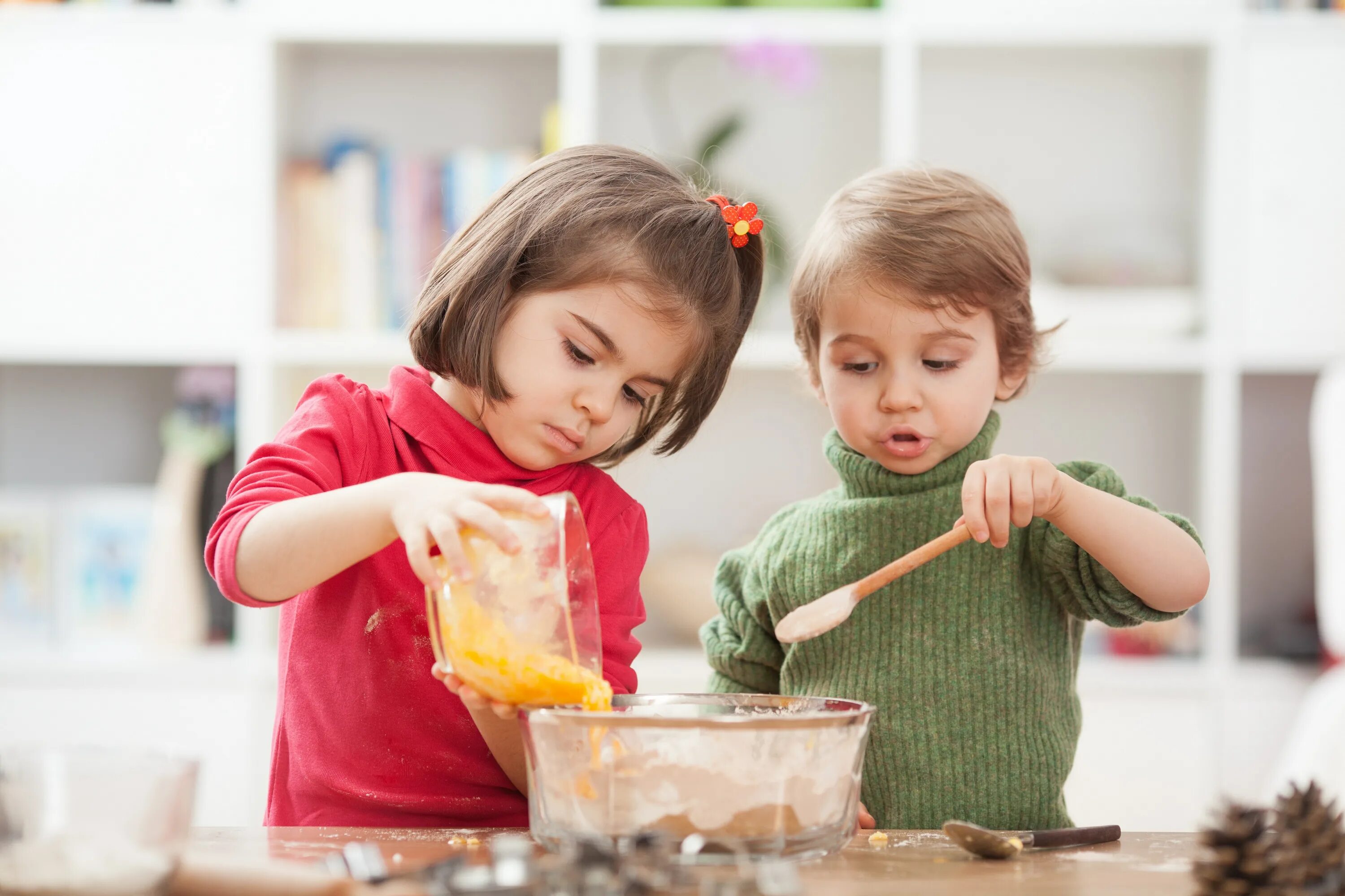 Cook kid. Кухня для детей. Готовим для детей. Готовка вместе с детьми. Дети стряпают.