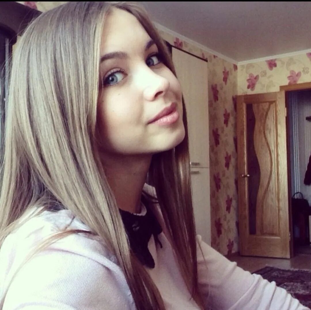 19 years girl. 19 years girl. Красивая девушка 20 лето. Девушка 19 лет селфи. Девушки 19-20 лет.