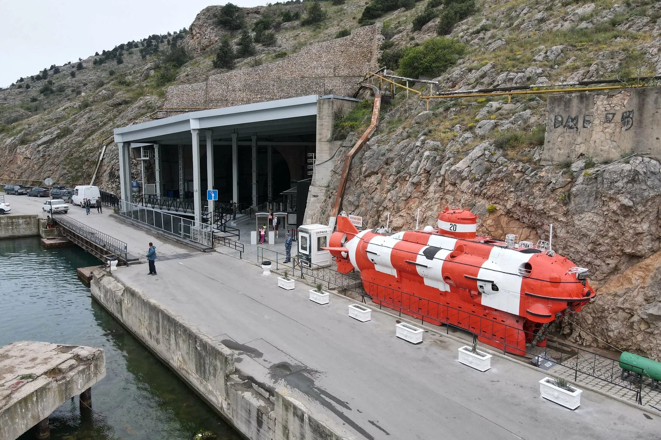 Подводные лодки в крыму. Балаклава Севастополь музей подводных. Балаклава Крым музей подводных лодок. Подводная лодка в Балаклаве музей. Балаклавский подземный музейный комплекс Севастополь.