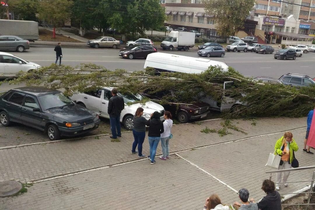 Что сейчас происходит в уфе. Тополя уфа черниковка. ваз тополя уфа. остановка чайная фабрика. новости в уфе на остановке сегодня.