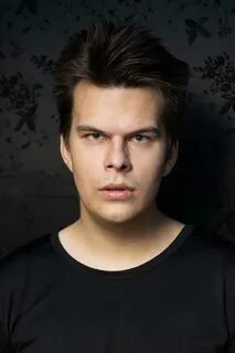 Актер 24 года