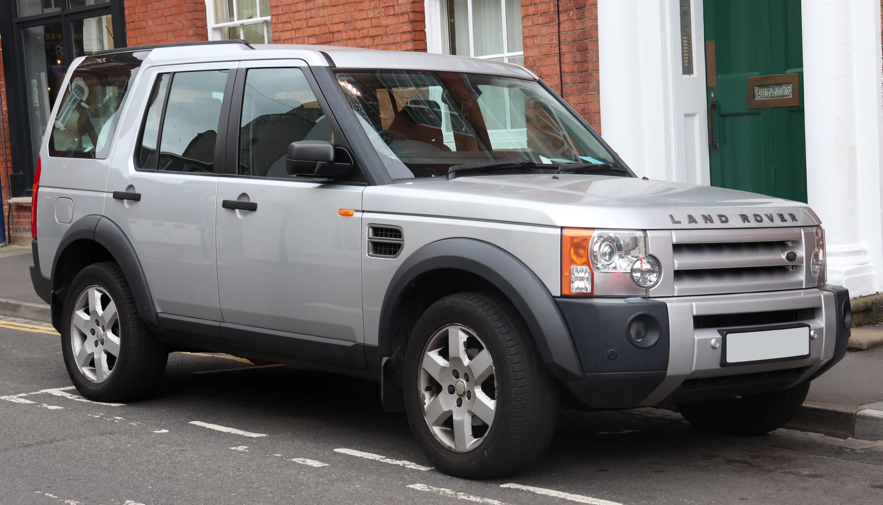 Купить ленд ровер дискавери 3 дизель. Ленд Ровер Дискавери 3. Land Rover Discovery 3 4.4 v8. Ленд Ровер Дискавери 3 tdv6 HSE. Ленд Ровер Дискавери 2004.