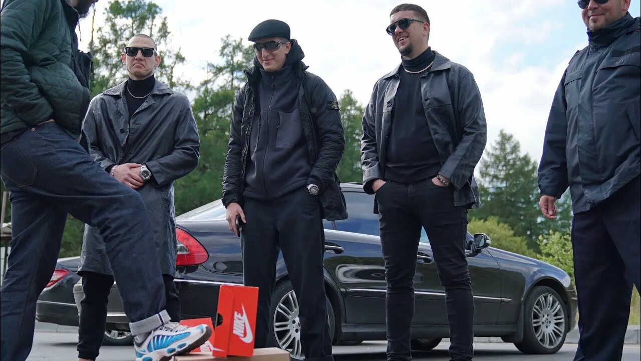 Цинк уродов freakhead mafia. Цинк уродов найк флов. улицы разбитых гопарей цинк уродов. цинк уродов фэс. цинк уродов найк флоу обложка.