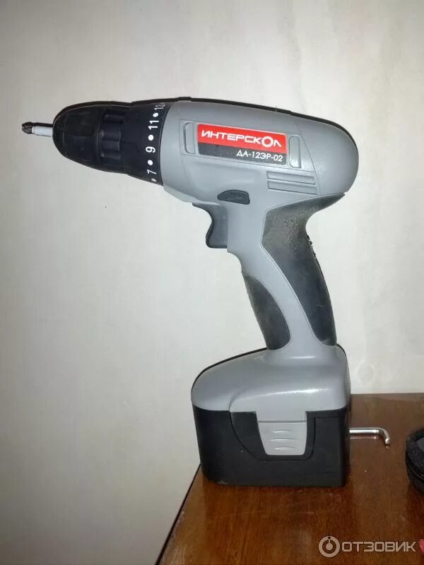 Интерскол да-12эр-02 комби. Шуруповёрт аккумуляторный интерскол да-12эр-01. Шуруповерт аккумуляторный да-12эр интерскол. Шуруповёрт интерскол да-12. Шуруповерт аккумуляторный да-12эр интерскол.