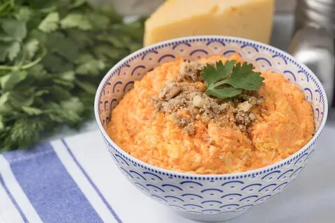 Морковный с грецкими орехами