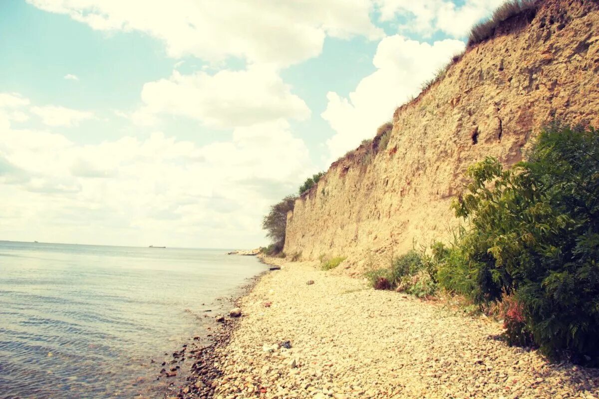 я стою на высоком берегу волги. саратов волга утес степана разина. волга река утес степана разина. фотосессия на рассвете. гора лобач камское устье.