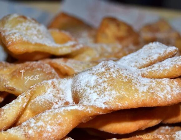 хворост на дрожжах. хворост на кефире. хворост из дрожжевого теста. рецепты хвороста на дрожжах с фото. рецепты хвороста на дрожжах с фото.